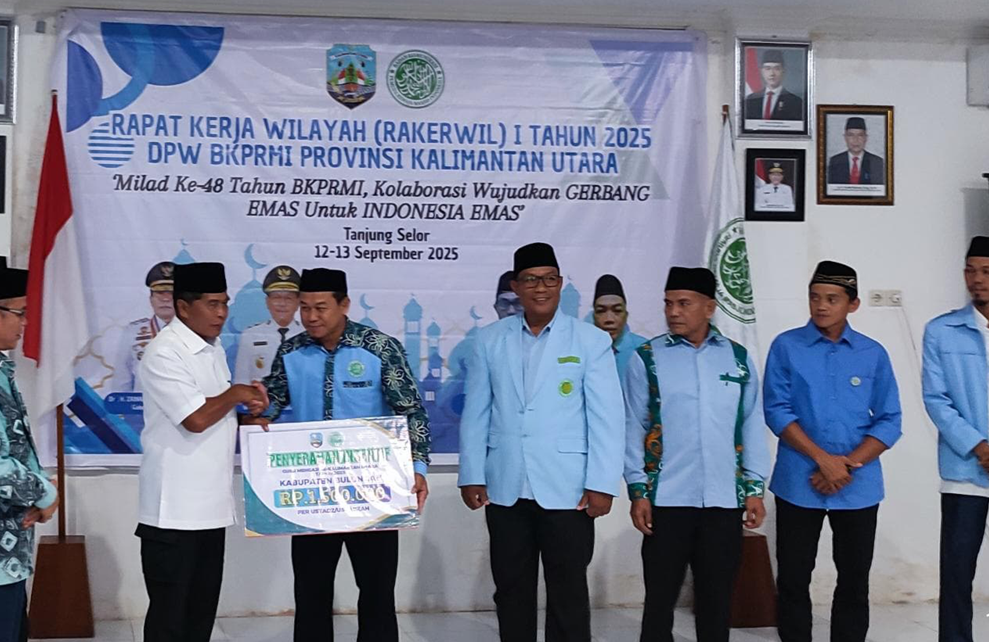 Penyerahan Simbolis Insentif Guru Ngaji se-Kalimantan Utara dalam RAKERWIL I BKPRMI 2025